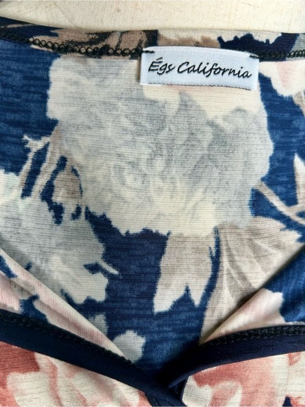 Floral Print Sleeveless Tunic Top Navy Size M — Like New - Picture 6 of 6